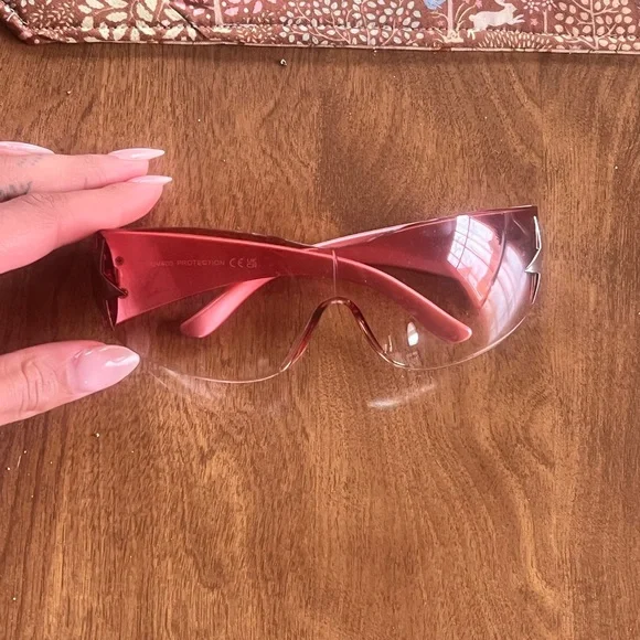 Women’s Y2K Pink Shield Sunglasses - Picture 4 of 4